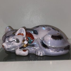 Kutani Japanese Porcelain Large Sleeping Cat circa 1920s Handmade Hand Painted